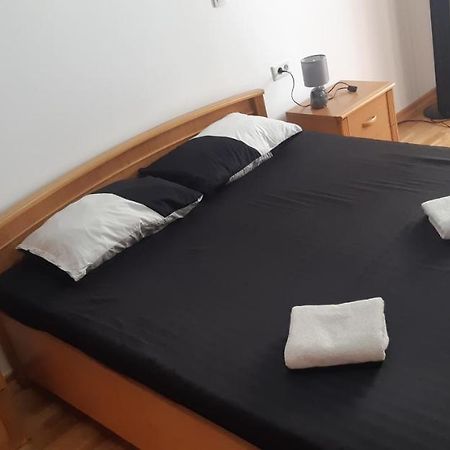 Daka-Maka Lägenhet Podgorica Exteriör bild